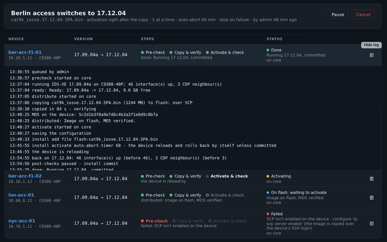 Ein laufendes Software-Update: je Gerät die Version vorher und nachher, die Schritte Vorabprüfung, Kopieren und Prüfen, Aktivieren und Kontrollieren sowie das ausführliche Protokoll
