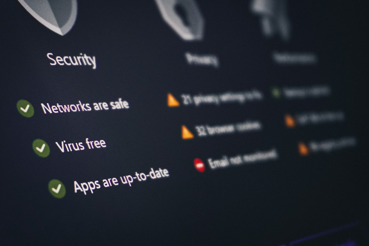 Sicherheits-Monitoring-Dashboard mit Netzwerk- und Systemstatus